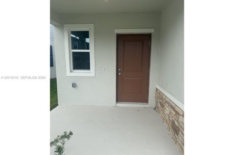 Casa en alquiler en Davenport, Florida, 6 dormitorios, 228.82 m2 № 2076071 - foto 2