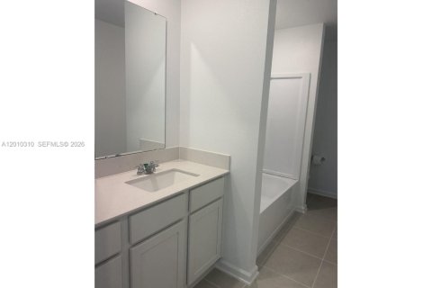 Casa en alquiler en Davenport, Florida, 6 dormitorios, 228.82 m2 № 2076071 - foto 8