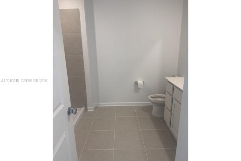 Casa en alquiler en Davenport, Florida, 6 dormitorios, 228.82 m2 № 2076071 - foto 10