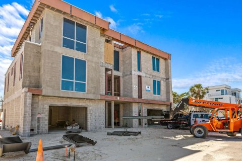 House in Longboat Key, Florida 4 bedrooms, 614.64 sq.m. № 1447217 - photo 3