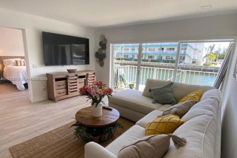 Apartment in North Miami Beach, Florida 2 bedrooms, 90.12 sq.m. № 1990799 - photo 3