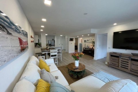 Apartment in North Miami Beach, Florida 2 bedrooms, 90.12 sq.m. № 1990799 - photo 1