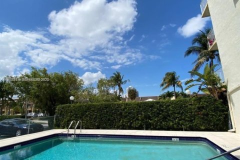 Apartment in North Miami Beach, Florida 2 bedrooms, 90.12 sq.m. № 1990799 - photo 6