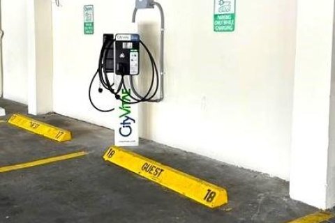 Condo in Fort Lauderdale, Florida, 2 bedrooms  № 1207937 - photo 1