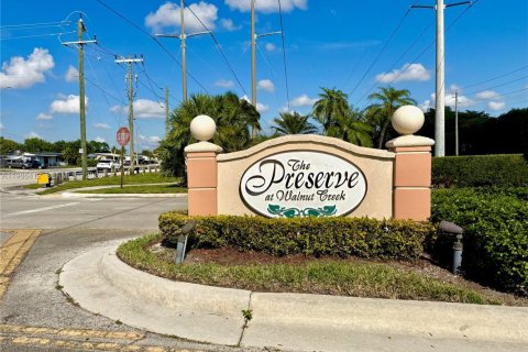 Condo in Pembroke Pines, Florida, 2 bedrooms  № 2059623 - photo 27