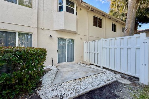 Condo in Pembroke Pines, Florida, 2 bedrooms  № 2059623 - photo 18