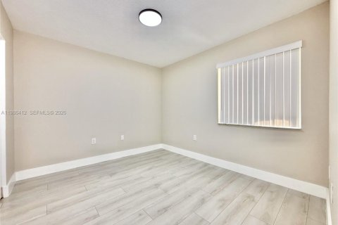 Condo in Pembroke Pines, Florida, 2 bedrooms  № 2059623 - photo 12