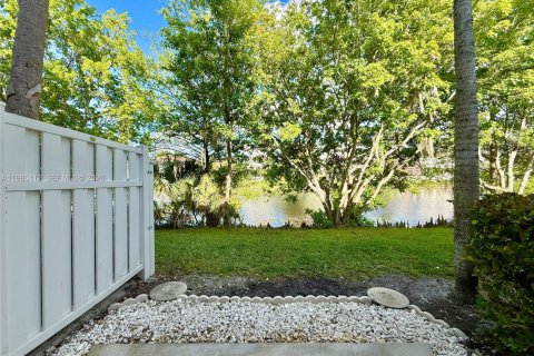 Condo in Pembroke Pines, Florida, 2 bedrooms  № 2059623 - photo 20