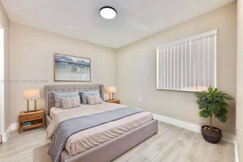 Condo in Pembroke Pines, Florida, 2 bedrooms  № 2059623 - photo 11