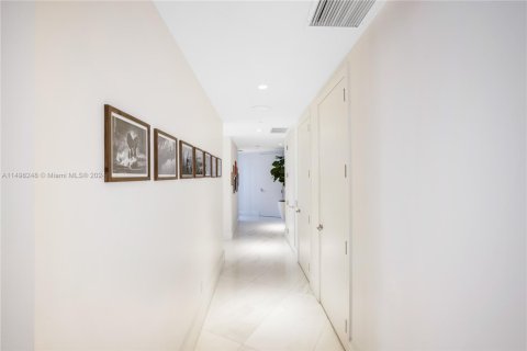 Condo in Sunny Isles Beach, Florida, 4 bedrooms  № 1864528 - photo 19