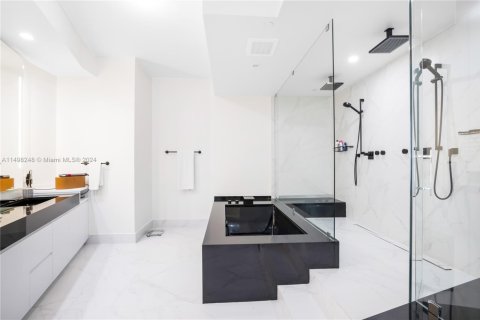 Condo in Sunny Isles Beach, Florida, 4 bedrooms  № 1864528 - photo 18