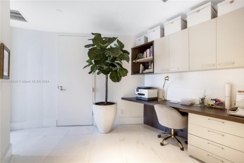 Condo in Sunny Isles Beach, Florida, 4 bedrooms  № 1864528 - photo 12