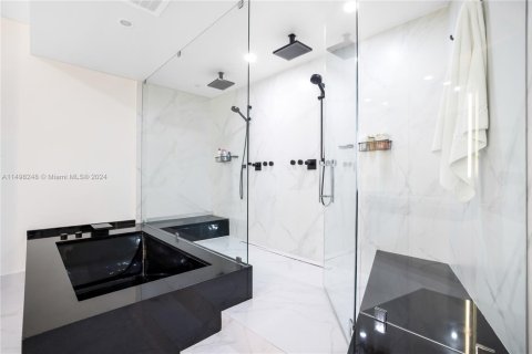 Condo in Sunny Isles Beach, Florida, 4 bedrooms  № 1864528 - photo 17