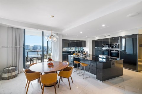 Condo in Sunny Isles Beach, Florida, 4 bedrooms  № 1864528 - photo 22
