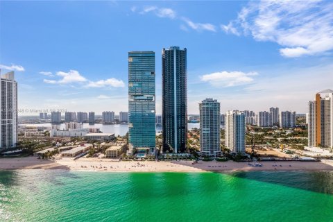 Condo in Sunny Isles Beach, Florida, 4 bedrooms  № 1864528 - photo 1