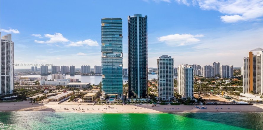 Condo in Sunny Isles Beach, Florida, 4 bedrooms  № 1864528