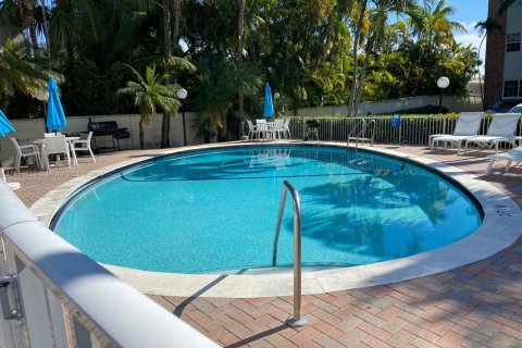 Condominio en alquiler en Fort Lauderdale, Florida, 1 dormitorio, 63.64 m2 № 1949263 - foto 17