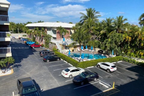Condominio en alquiler en Fort Lauderdale, Florida, 1 dormitorio, 63.64 m2 № 1949263 - foto 15