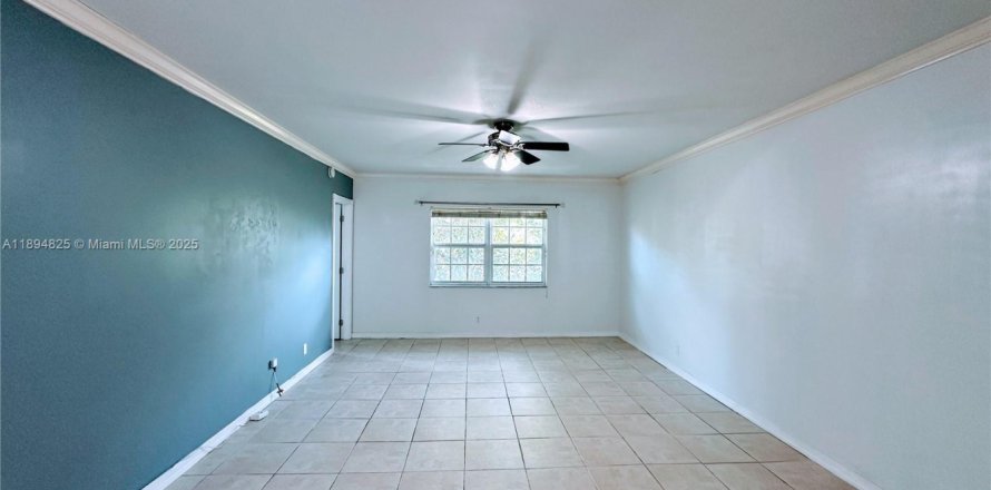 Condominio en Fort Lauderdale, Florida, 1 dormitorio № 1949263