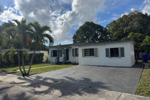 Casa en Miami, Florida 3 dormitorios, 147.34 m2 № 2069385