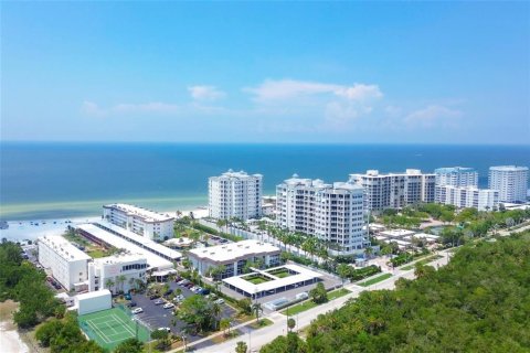 Condo in Sarasota, Florida, 2 bedrooms  № 1570580 - photo 1