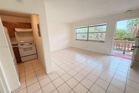 Снять в аренду кондоминиум в Помпано-Бич, Флорида 1 спальня, 44.59м2, № 2024187 - фото 28