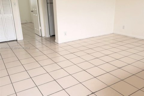 Снять в аренду кондоминиум в Помпано-Бич, Флорида 1 спальня, 44.59м2, № 2024187 - фото 26