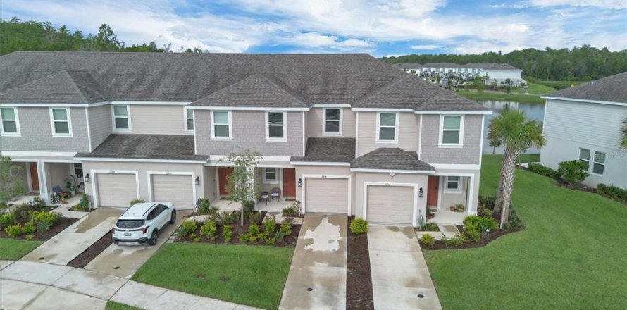 Adosado en Kissimmee, Florida 3 dormitorios, 130.71 m2 № 2210098