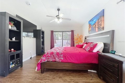 House in Davenport, Florida 4 bedrooms, 180.23 sq.m. № 1613748 - photo 27