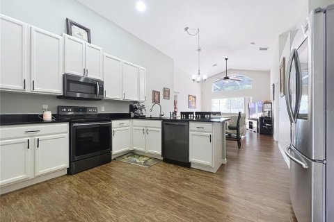 House in Davenport, Florida 4 bedrooms, 180.23 sq.m. № 1613748 - photo 9