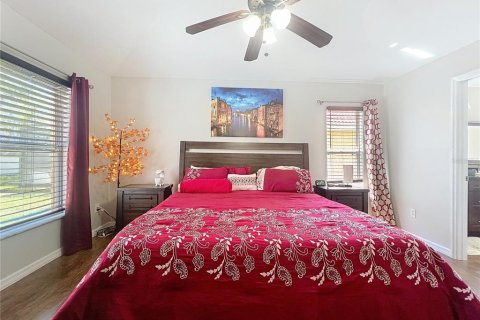 House in Davenport, Florida 4 bedrooms, 180.23 sq.m. № 1613748 - photo 30