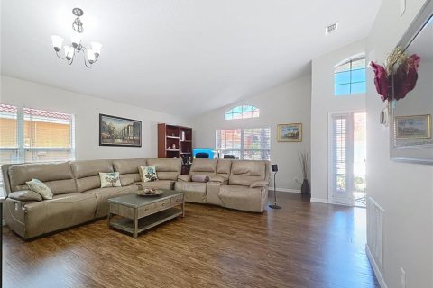 House in Davenport, Florida 4 bedrooms, 180.23 sq.m. № 1613748 - photo 6