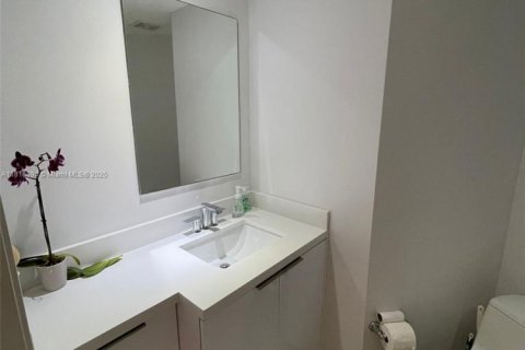 Condominio en venta en Surfside, Florida, 1 dormitorio, 115.76 m2 № 1770788 - foto 16