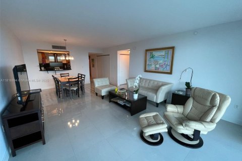 Condominio en venta en Surfside, Florida, 1 dormitorio, 115.76 m2 № 1770788 - foto 4