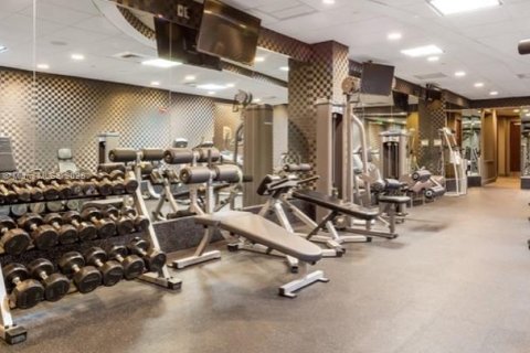 Condominio en venta en Surfside, Florida, 1 dormitorio, 115.76 m2 № 1770788 - foto 27