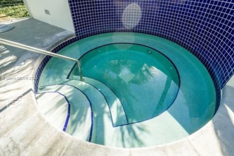 Condominio en venta en Surfside, Florida, 1 dormitorio, 115.76 m2 № 1770788 - foto 29