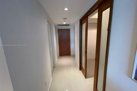 Condominio en venta en Surfside, Florida, 1 dormitorio, 115.76 m2 № 1770788 - foto 14