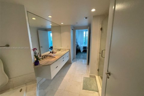 Condominio en venta en Surfside, Florida, 1 dormitorio, 115.76 m2 № 1770788 - foto 12