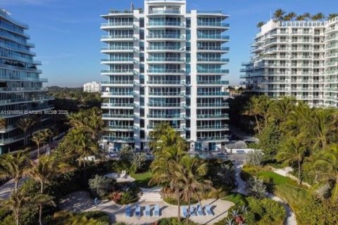 Condominio en venta en Surfside, Florida, 1 dormitorio, 115.76 m2 № 1770788 - foto 1