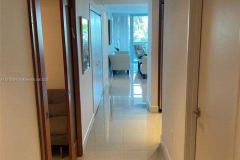 Condominio en venta en Surfside, Florida, 1 dormitorio, 115.76 m2 № 1770788 - foto 3