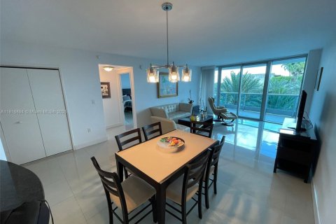 Condominio en venta en Surfside, Florida, 1 dormitorio, 115.76 m2 № 1770788 - foto 6
