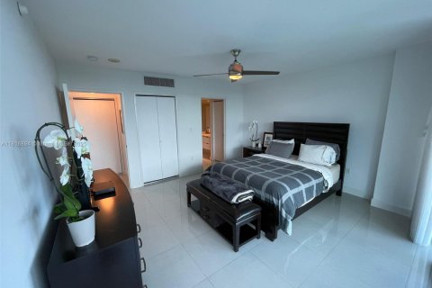 Condominio en venta en Surfside, Florida, 1 dormitorio, 115.76 m2 № 1770788 - foto 10