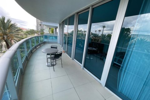 Condominio en venta en Surfside, Florida, 1 dormitorio, 115.76 m2 № 1770788 - foto 18