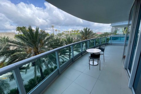 Condominio en venta en Surfside, Florida, 1 dormitorio, 115.76 m2 № 1770788 - foto 19