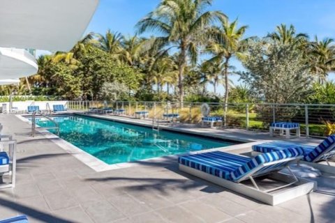 Condominio en venta en Surfside, Florida, 1 dormitorio, 115.76 m2 № 1770788 - foto 28
