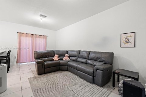 Touwnhouse à vendre à Homestead, Floride: 3 chambres, 137.77 m2 № 2084376 - photo 4