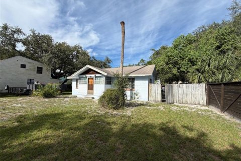 House in Tampa, Florida 3 bedrooms, 95.78 sq.m. № 2393685 - photo 4