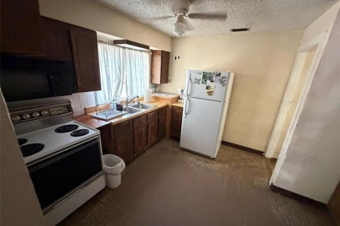House in Tampa, Florida 3 bedrooms, 95.78 sq.m. № 2393685 - photo 8