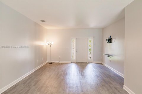 House in Miami, Florida 4 bedrooms, 154.96 sq.m. № 1890900 - photo 4