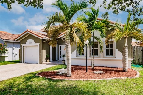 House in Miami, Florida 4 bedrooms, 154.96 sq.m. № 1890900 - photo 2